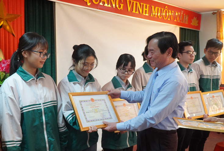 Lễ ra quân các đội tuyển dự thi chọn học sinh giỏi quốc gia năm học 2019-2020