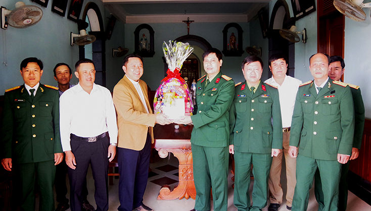 Bộ CHQS tỉnh, Công an tỉnh, Bộ chỉ huy BĐBP tỉnh: Thăm, tặng quà các giáo xứ nhân lễ Giáng sinh