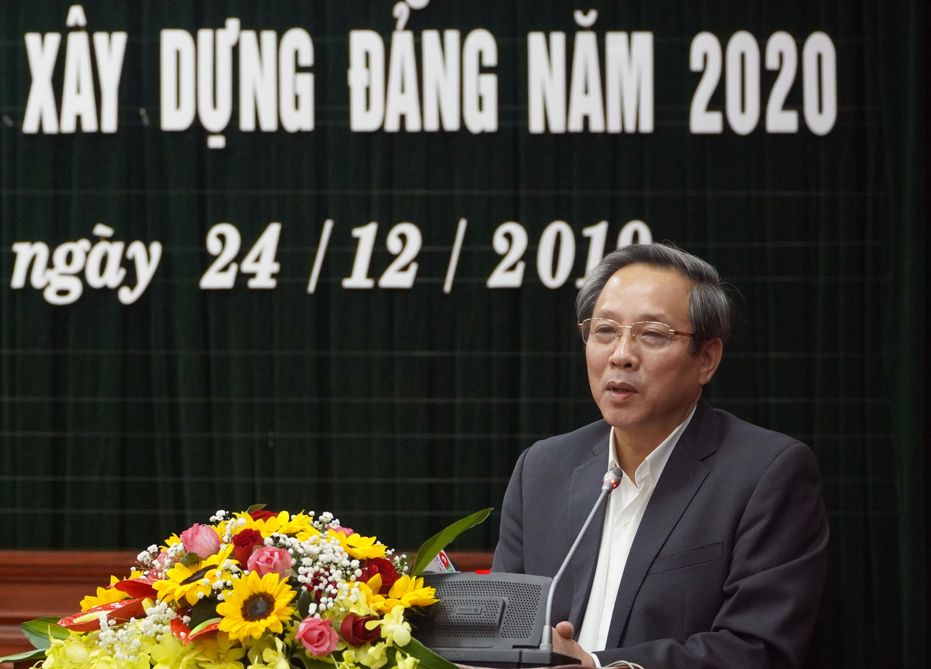 Tăng cường sự lãnh đạo, chỉ đạo của cấp ủy đảng các cấp, hoàn thành vượt mức các mục tiêu, nhiệm vụ năm 2020