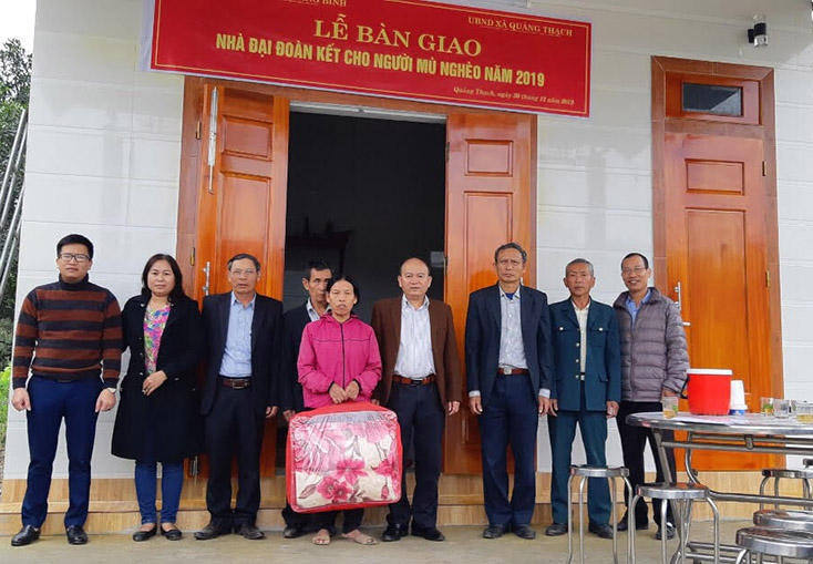 Trao nhà đại đoàn kết cho người khiếm thị