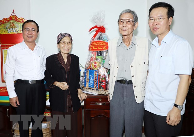 Trưởng ban Tuyên giáo Trung ương Võ Văn Thưởng thăm, chúc Tết văn nghệ sỹ