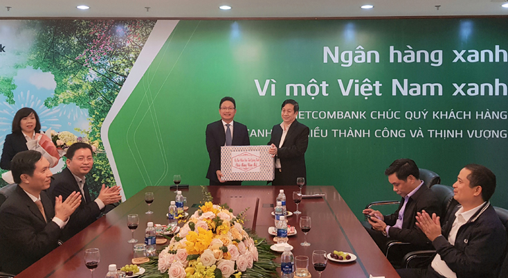 Đồng chí Nguyễn Xuân Quang thăm, động viên các ngân hàng dịp  quyết toán cuối năm