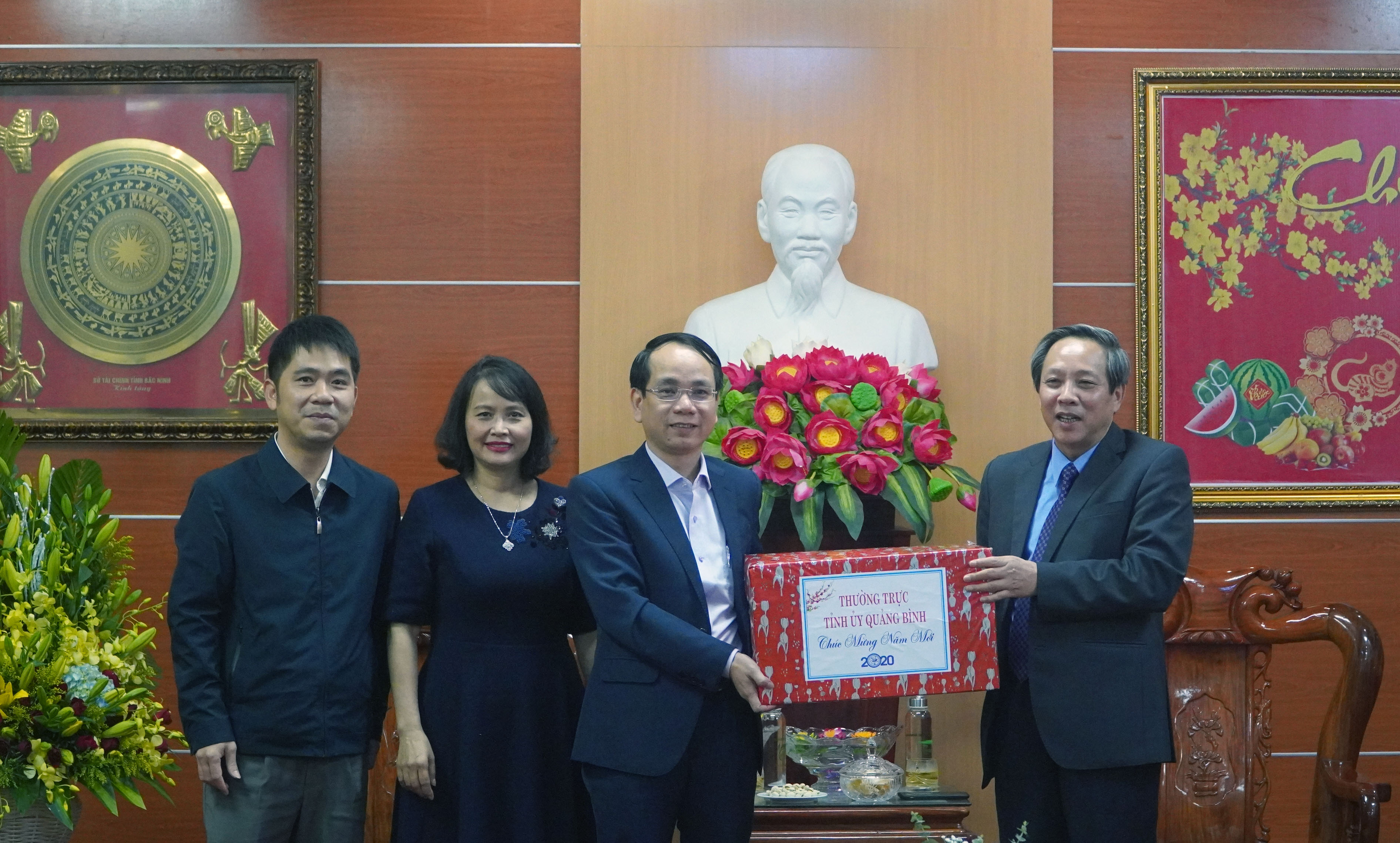 Đồng chí Bí thư Tỉnh ủy thăm, động viên các cơ quan tài chính nhân dịp cuối năm