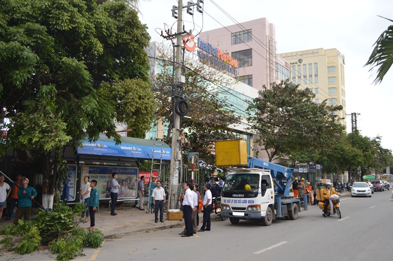 Ra quân chỉnh trang cáp thông tin đón chào năm mới