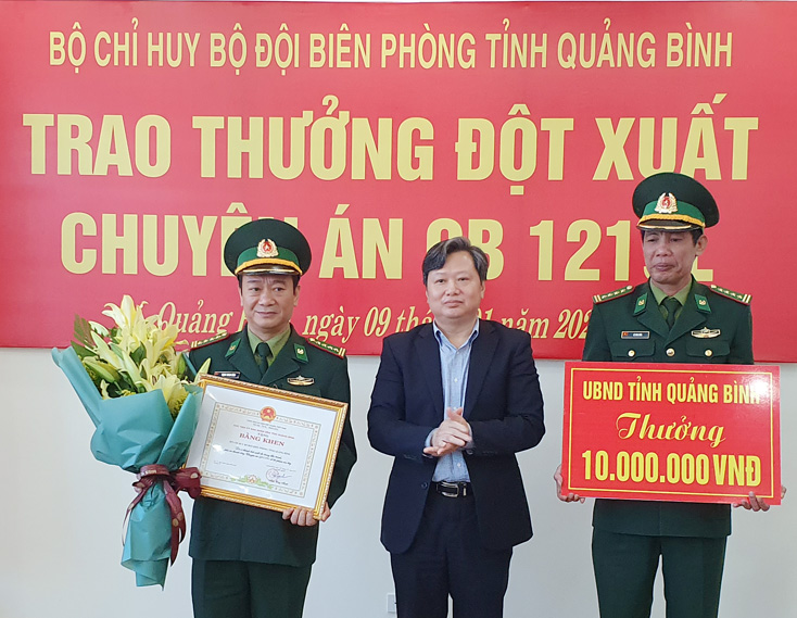 Khen thưởng Chuyên án triệt phá vụ vận chuyển 60.000 viên ma túy