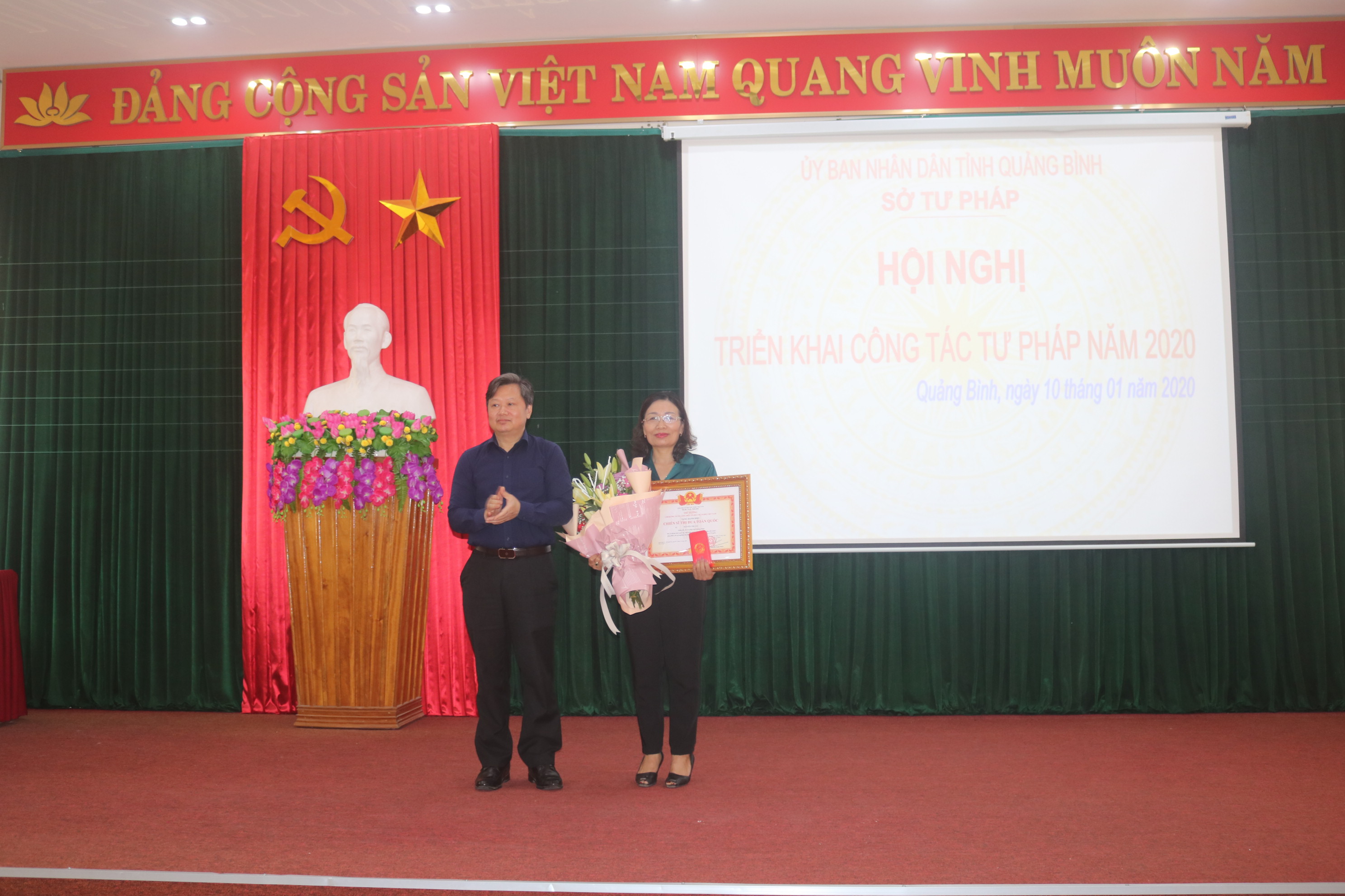 Chú trọng đưa pháp luật vào cuộc sống ngày càng đạt hiệu quả cao