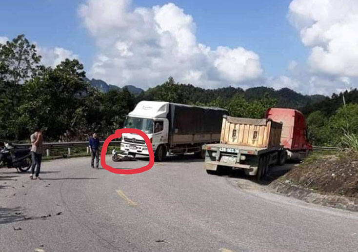 Minh Hóa: Đối đầu xe tải trên đèo, học sinh lớp 8 đi xe đạp điện tử vong