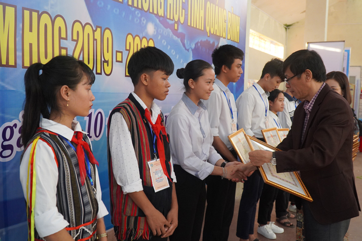 63 dự án đạt giải tại cuộc thi KHKT dành cho học sinh trung học tỉnh Quảng Bình lần thứ 7