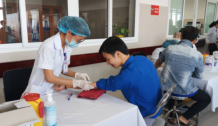 250 đoàn viên tham gia hiến máu tình nguyện
