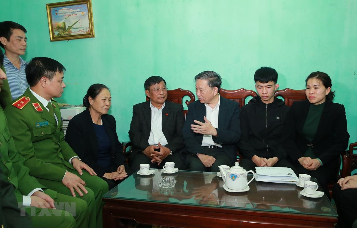 Truy tặng Huân chương Chiến công hạng nhất cho 3 chiến sỹ công an