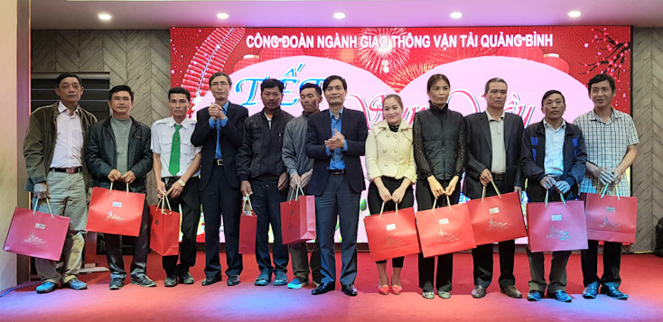 Tổ chức chương trình "Tết sum vầy" cho công nhân lao động năm 2020