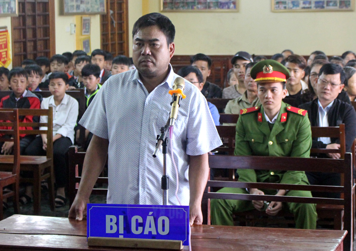 Lãnh án 15 tháng tù vì tội "Vận chuyển hàng cấm"
