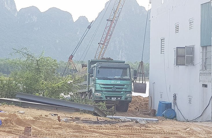 Chưa có giải pháp xử lý triệt để các bãi tập kết cát trái phép ở xã Cảnh Hóa