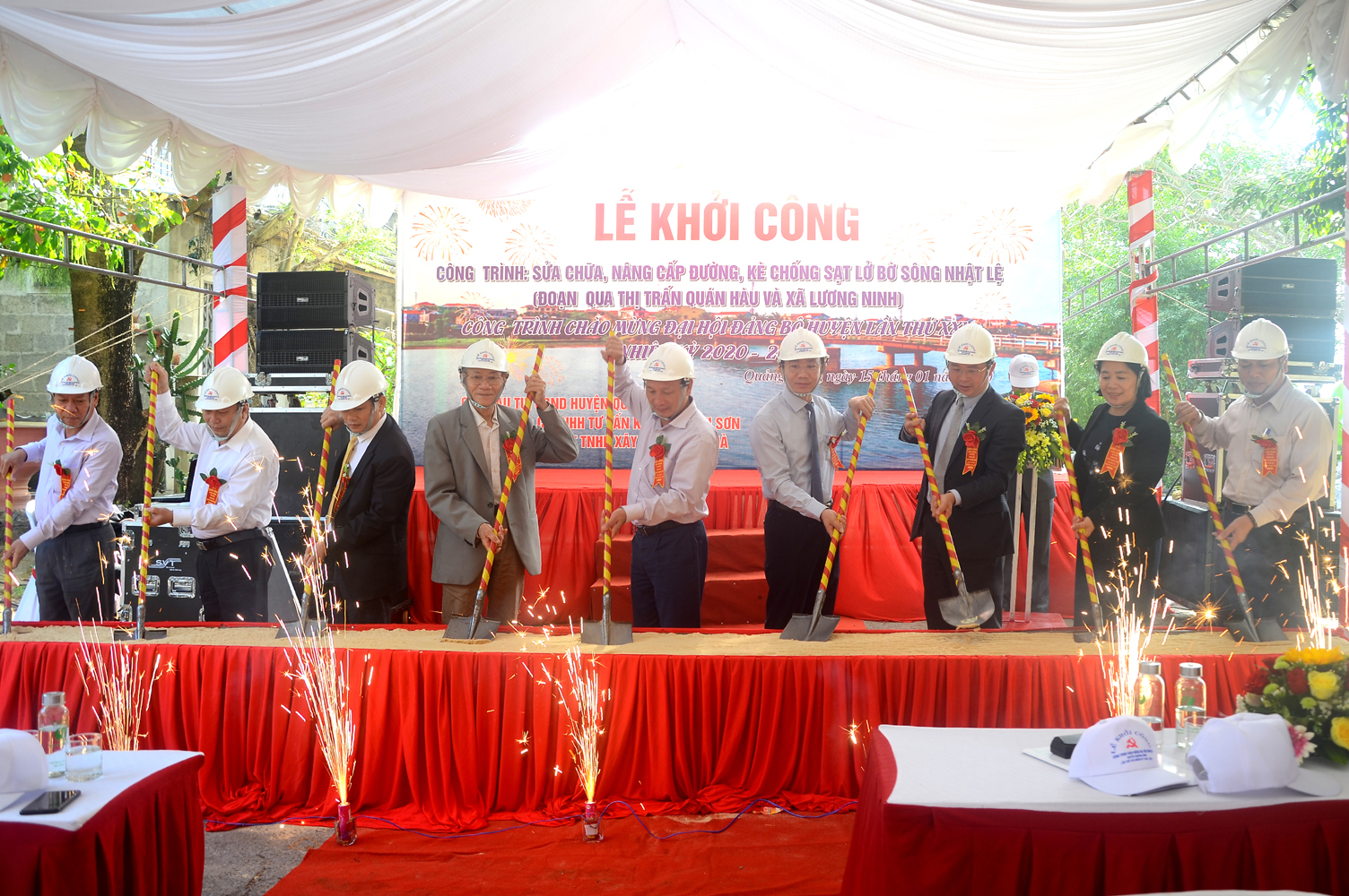 Khởi công công trình sửa chữa, nâng cấp kè chống sạt lở bờ sông Nhật Lệ