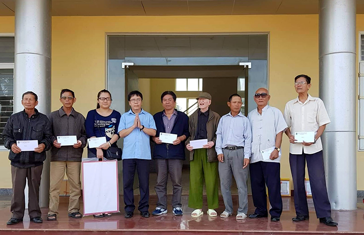 Hội Người mù TP. Đồng Hới: Tặng 122 suất quà Tết cho hội viên