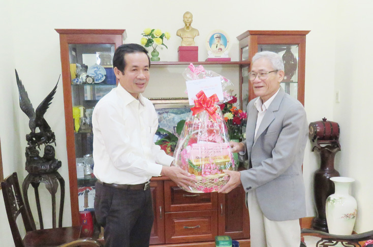 Các đồng chí lãnh đạo tỉnh thăm, chúc Tết tại các đơn vị, địa phương trong tỉnh