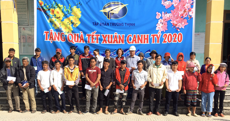 Công ty cổ phần Tập đoàn Trường Thịnh: Trao 400 suất quà cho đồng bào nghèo đón Tết