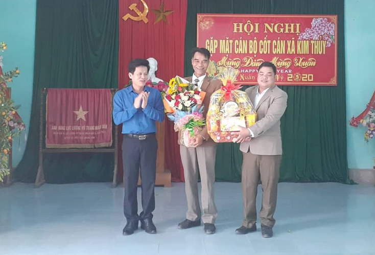 Lệ Thủy: Tổ chức thăm, chúc Tết cán bộ và nhân dân các xã miền núi