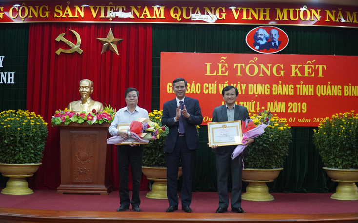 Trao Giải báo chí về xây dựng Đảng tỉnh Quảng Bình lần thứ nhất
