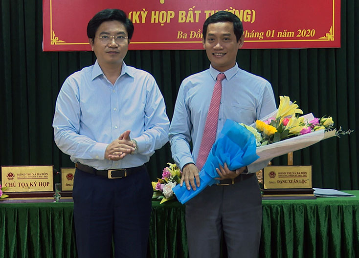 Bầu bổ sung chức danh Phó Chủ tịch UBND thị xã Ba Đồn