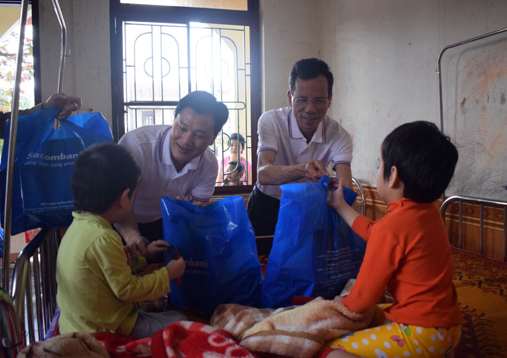 Chương trình "Ấm tình mùa xuân"