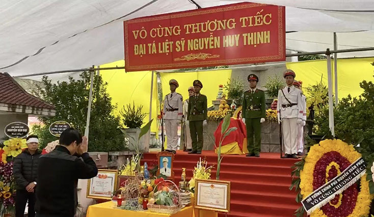 Công an Quảng Bình thăm, chia buồn với gia đình 3 cán bộ, chiến sỹ hy sinh tại xã Đồng Tâm