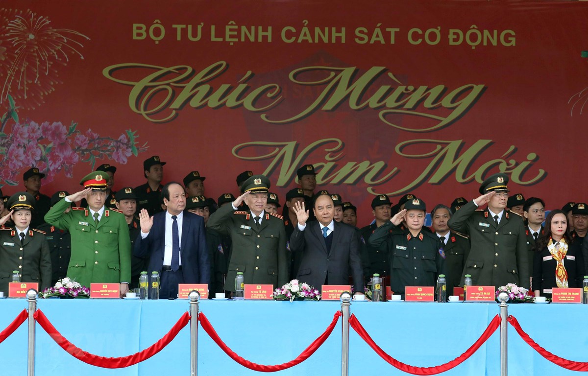 Thủ tướng kiểm tra công tác sẵn sàng chiến đấu của Cảnh sát cơ động