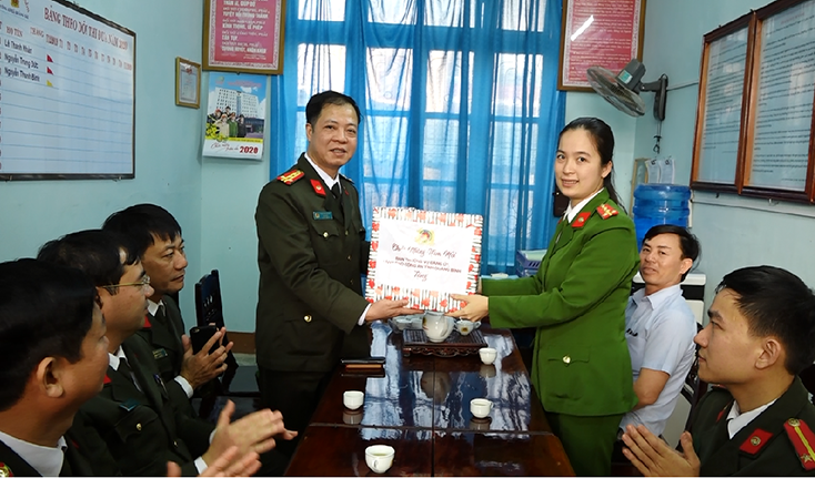 Giám đốc Công an tỉnh kiểm tra công tác và chúc Tết công an các đơn vị, địa phương