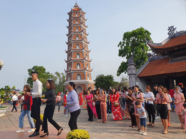 Nhân dân trong tỉnh đón Tết đầm ấm, an vui