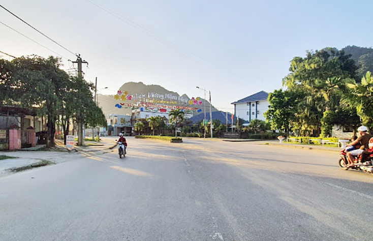 Phong Nha - Thị trấn trẻ bên dòng Son
