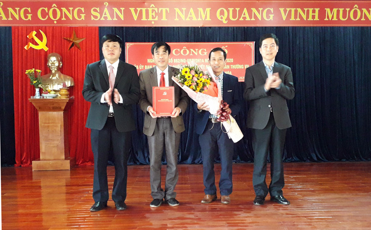 Công bố thành lập các xã Thạch Hoá, Ngư Thuỷ và Trường Thuỷ