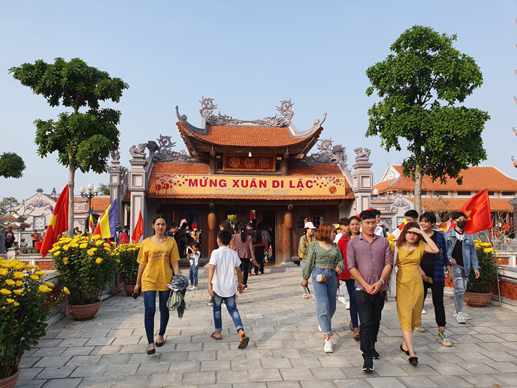 Dừng lễ hội di tích lịch sử chùa Hoằng Phúc