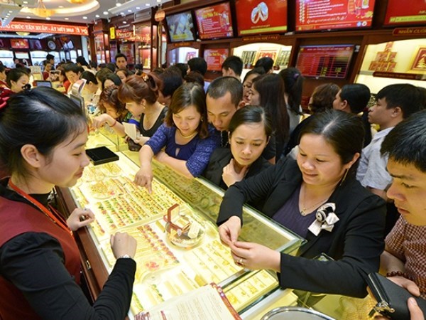 Giá vàng giảm trong ngày vía Thần tài, tỷ giá tăng mạnh