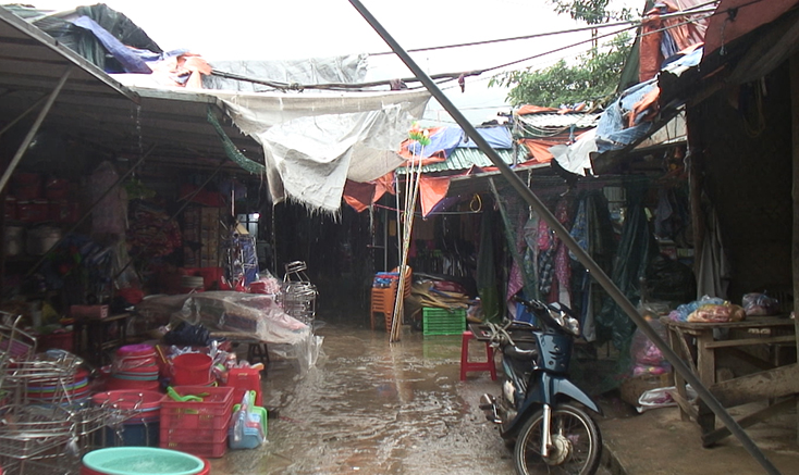 Cần sớm xây dựng lại chợ Xuân Sơn