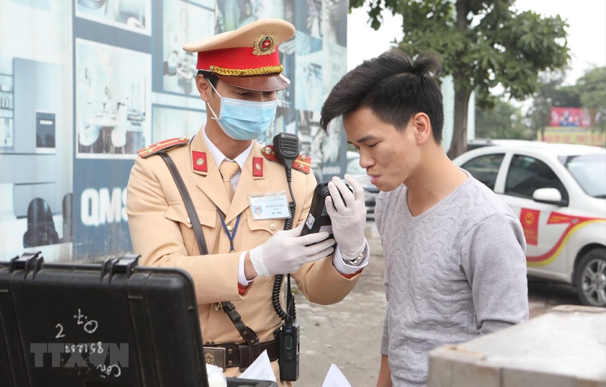 "Kiểm tra nồng độ cồn, cần biện pháp phù hợp để ngăn ngừa lây nCoV"