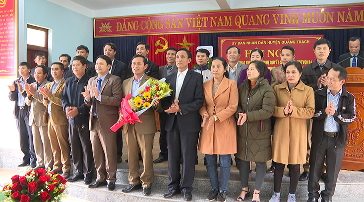 Quảng Trạch công bố quyết định thành lập xã Liên Trường