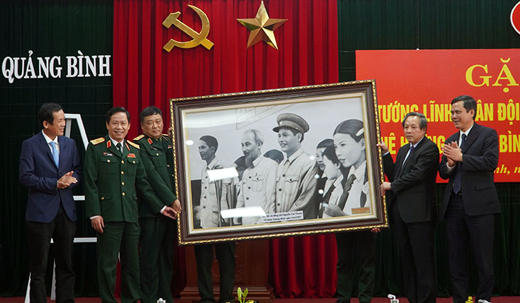 Gặp mặt các tướng lĩnh Quân đội Nhân dân và Công an Nhân dân  quê hương Quảng Bình