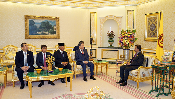 Bộ trưởng Tô Lâm chào xã giao Quốc vương Brunei