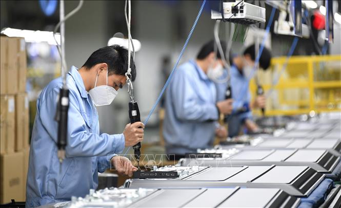 IMF cảnh báo tăng trưởng kinh toàn cầu giảm vì COVID-19