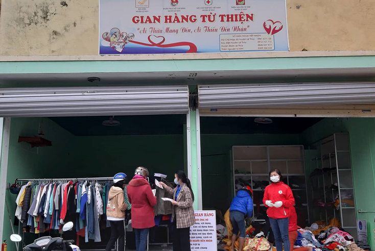 Gian hàng từ thiện cho các hoàn cảnh khó khăn