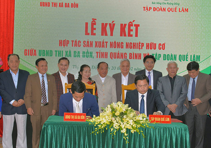 Ký thỏa thuận hợp tác đầu tư sản xuất, tiêu thụ sản phẩm nông nghiệp hữu cơ
