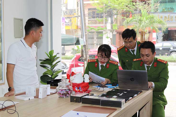 Phát hiện hàng chục điện thoại không có giấy tờ chứng minh nguồn gốc