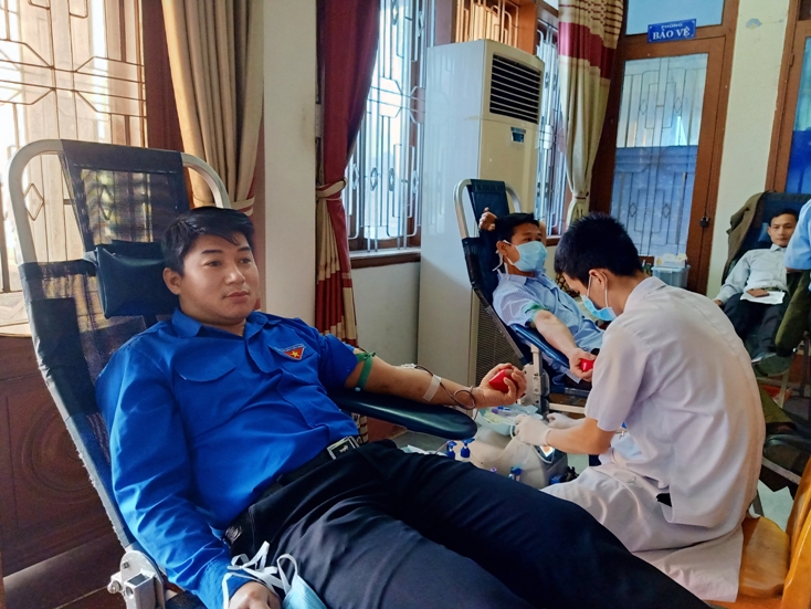 Hơn 700 người tham gia hiến máu tình nguyện