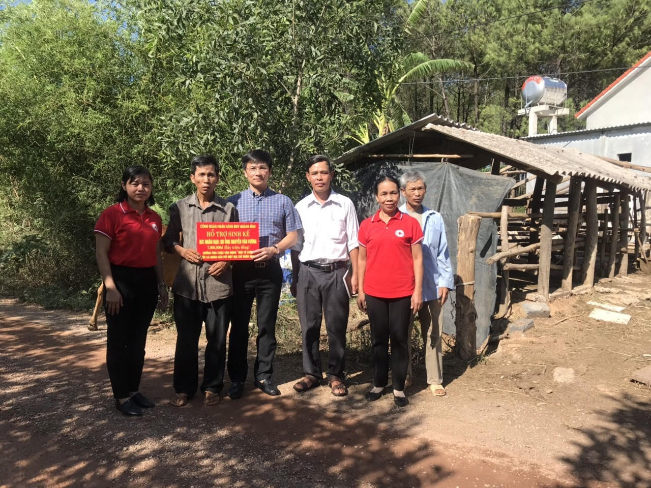 Phát huy vai trò "cầu nối nhân ái"