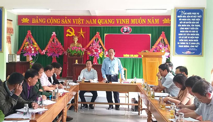 Đồng chí Trưởng ban Tổ chức Tỉnh ủy kiểm tra công tác chuẩn bị Đại hội Đảng bộ xã Trường Sơn