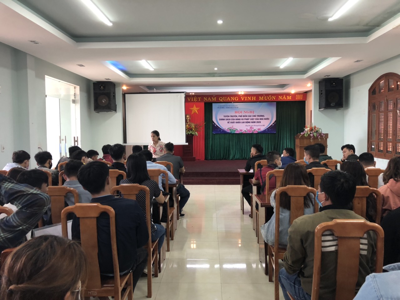 Tuyên truyền, cung cấp thông tin cho người lao động có nhu cầu đi làm việc ở nước ngoài