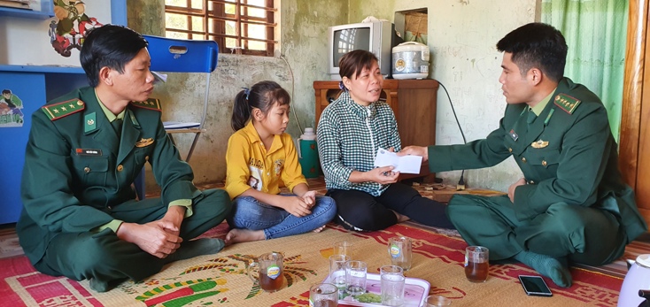 Nghĩa tình trên biên giới