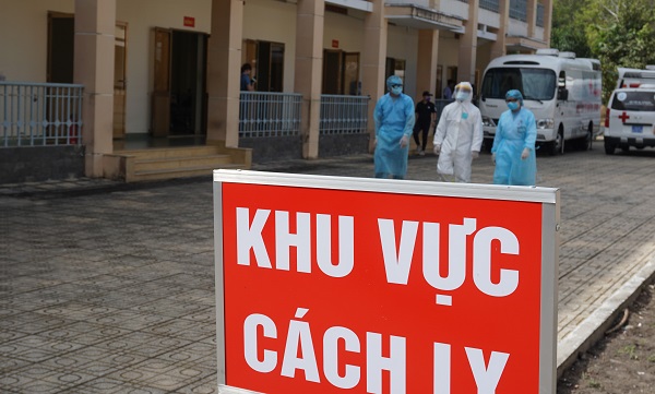 Tiếp tục thực hiện nghiêm cách ly y tế với người nhập cảnh từ các vùng dịch