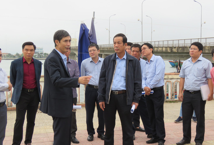 Đồng chí Chủ tịch UBND tỉnh kiểm tra tiến độ thực hiện một số dự án trên địa bàn TP. Đồng Hới