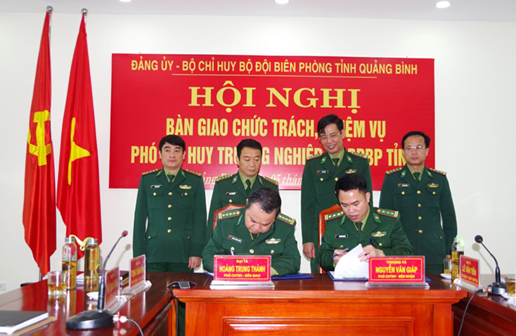 Bàn giao chức trách, nhiệm vụ Phó Chỉ huy trưởng Nghiệp vụ, BĐBP tỉnh Quảng Bình